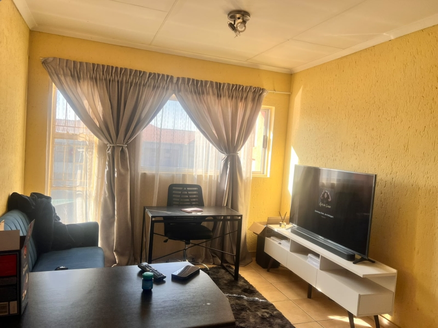 1 Bedroom Property for Sale in Ormonde View Gauteng