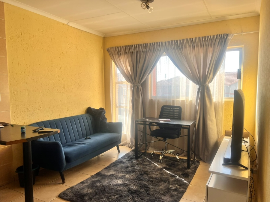1 Bedroom Property for Sale in Ormonde View Gauteng