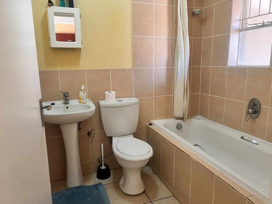 1 Bedroom Property for Sale in Ormonde View Gauteng