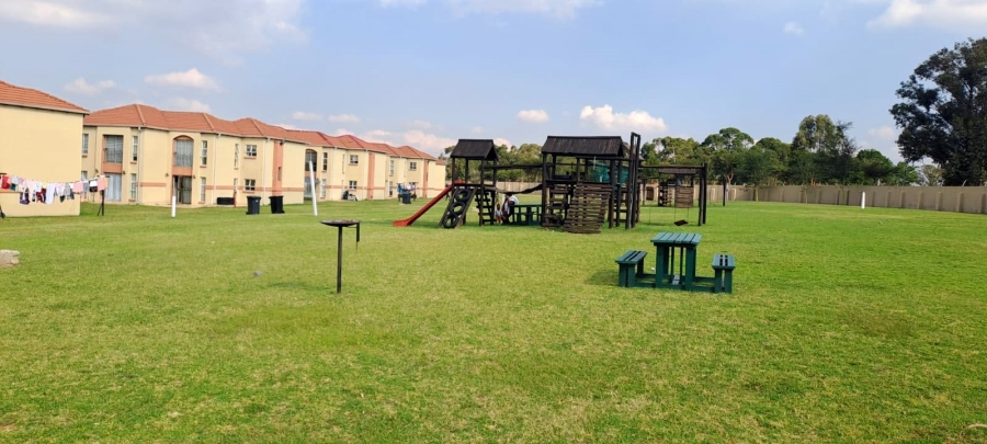 1 Bedroom Property for Sale in Ormonde View Gauteng
