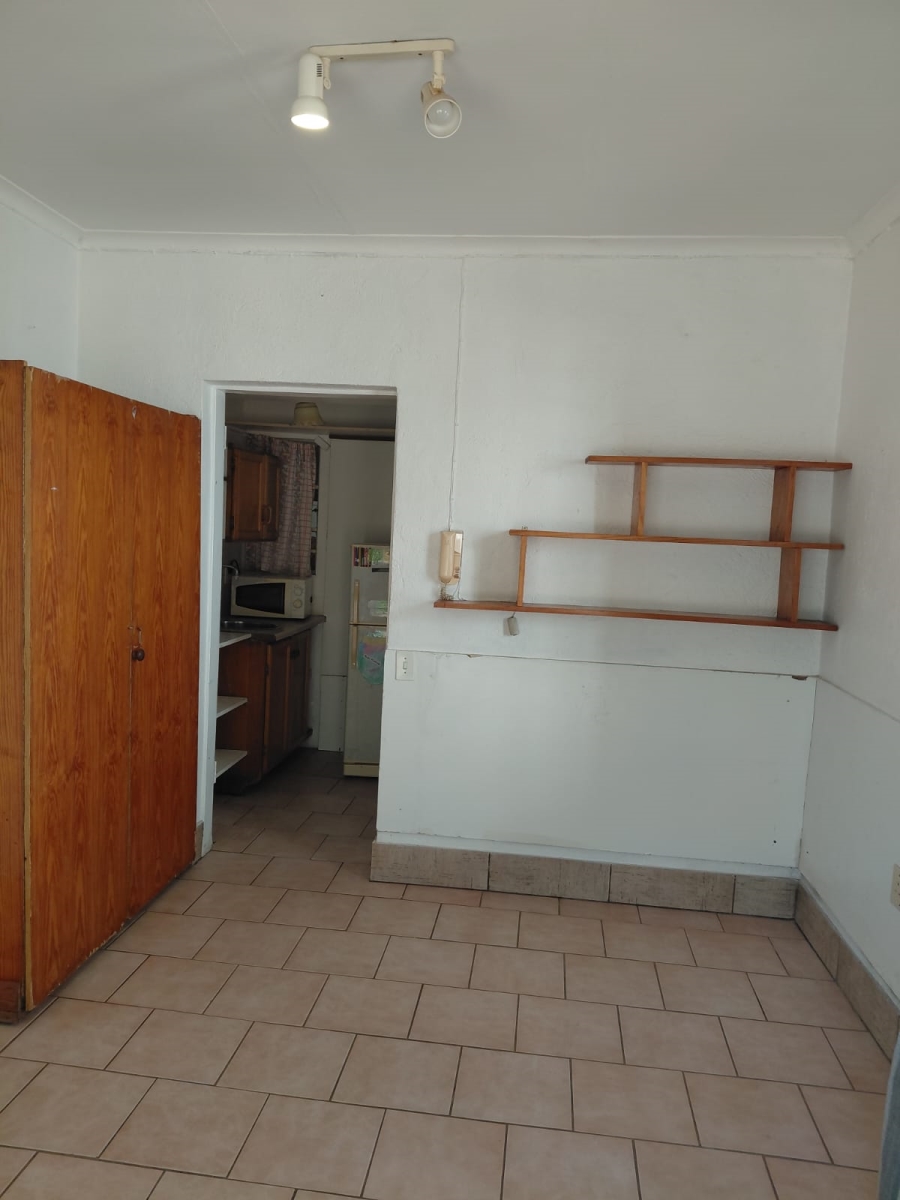 To Let 1 Bedroom Property for Rent in Glen Austin Gauteng