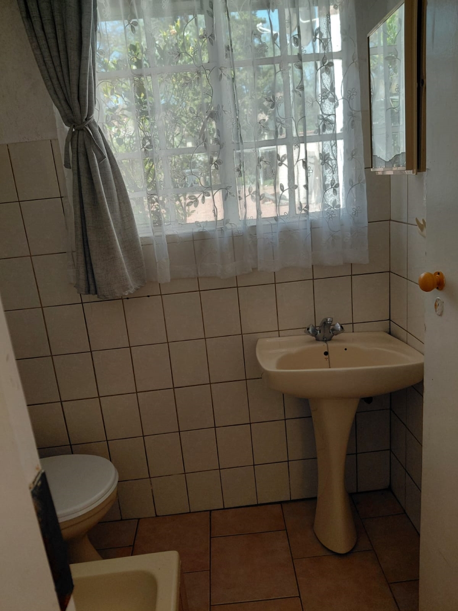 To Let 1 Bedroom Property for Rent in Glen Austin Gauteng