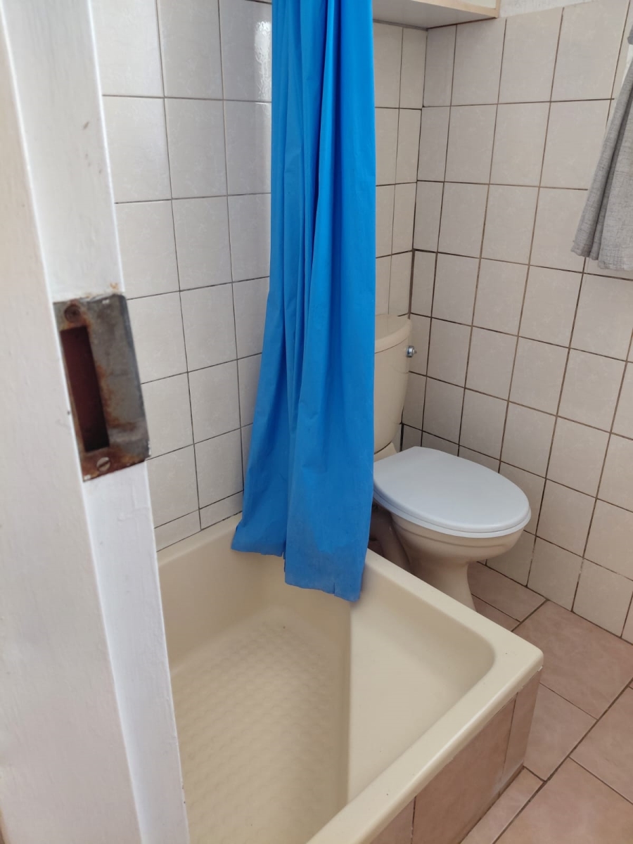 To Let 1 Bedroom Property for Rent in Glen Austin Gauteng