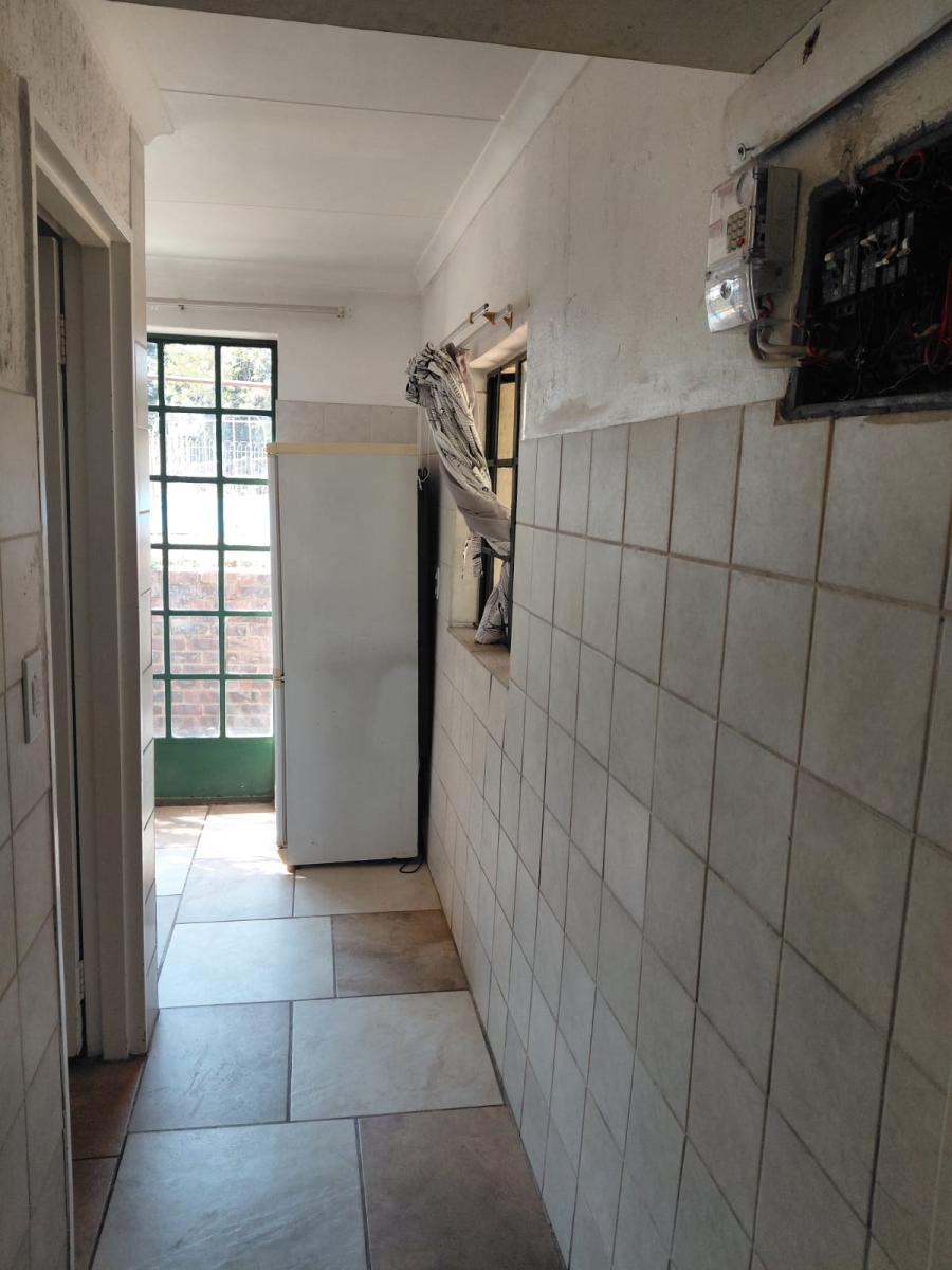 To Let 1 Bedroom Property for Rent in Glen Austin Gauteng