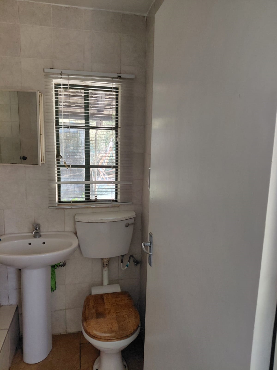 To Let 1 Bedroom Property for Rent in Glen Austin Gauteng