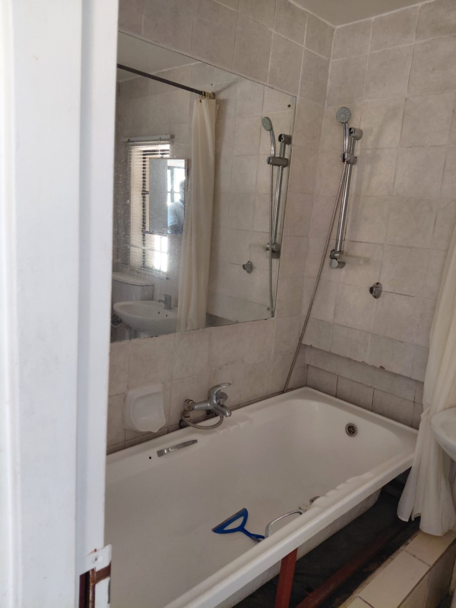To Let 1 Bedroom Property for Rent in Glen Austin Gauteng