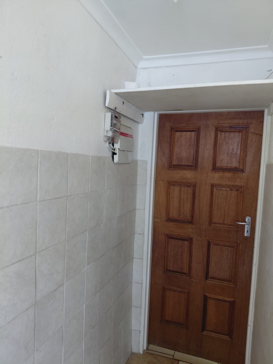 To Let 1 Bedroom Property for Rent in Glen Austin Gauteng