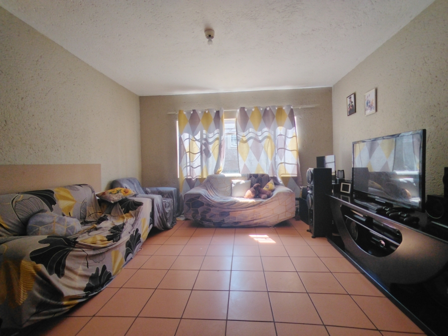 2 Bedroom Property for Sale in Die Hoewes Gauteng