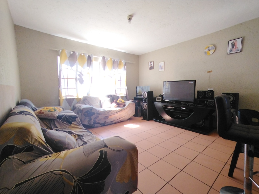 2 Bedroom Property for Sale in Die Hoewes Gauteng