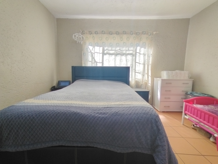 2 Bedroom Property for Sale in Die Hoewes Gauteng