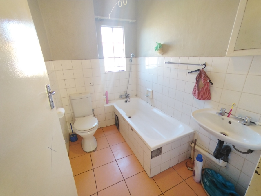 2 Bedroom Property for Sale in Die Hoewes Gauteng