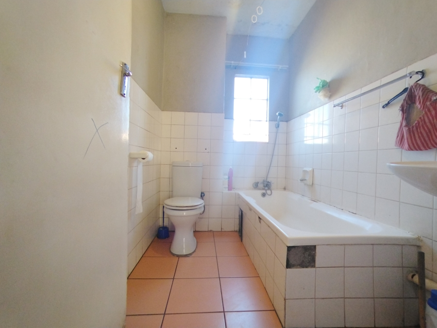 2 Bedroom Property for Sale in Die Hoewes Gauteng