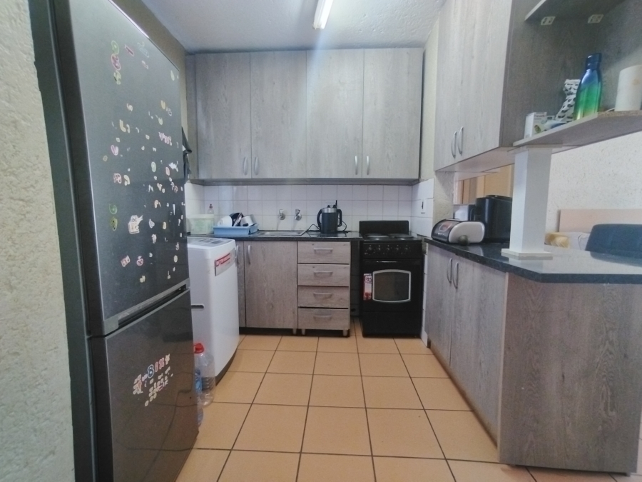 2 Bedroom Property for Sale in Die Hoewes Gauteng