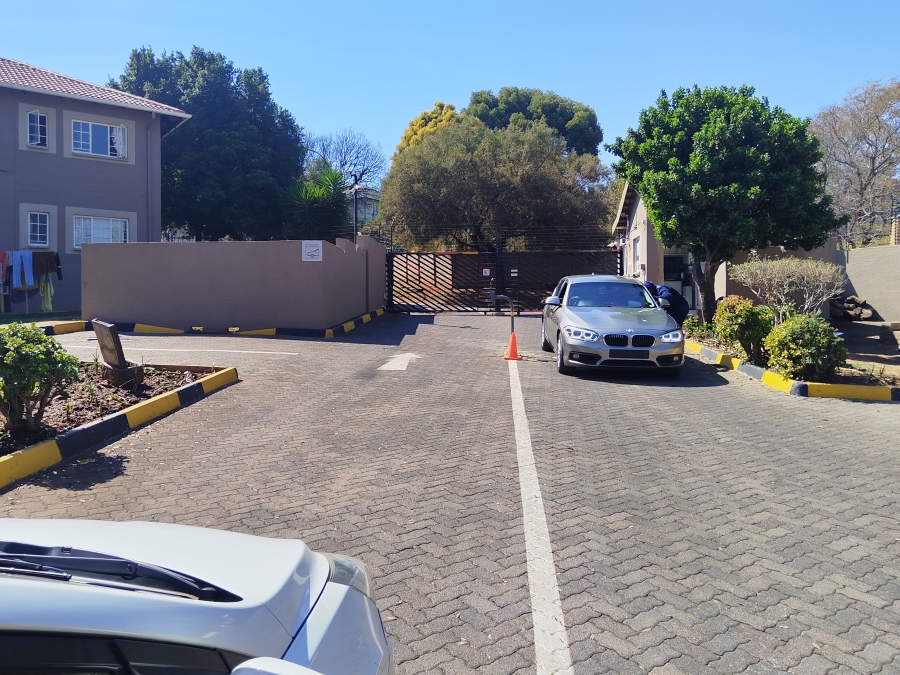 2 Bedroom Property for Sale in Die Hoewes Gauteng