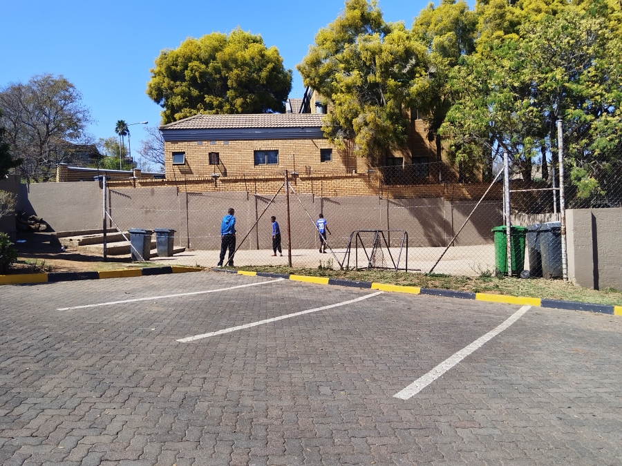 2 Bedroom Property for Sale in Die Hoewes Gauteng