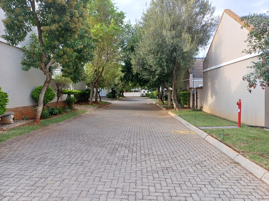 2 Bedroom Property for Sale in Willow Park Manor Gauteng