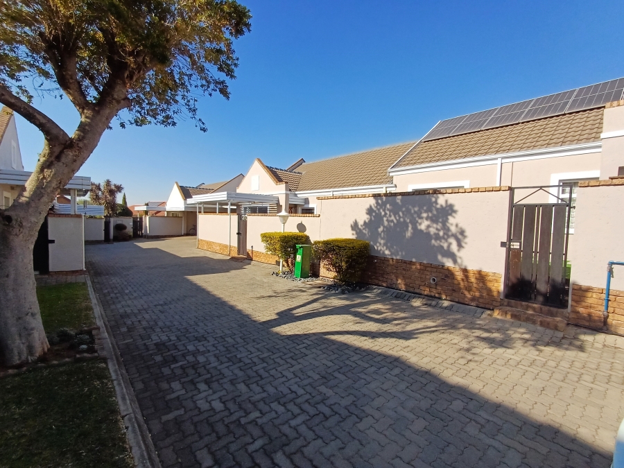 2 Bedroom Property for Sale in Willow Park Manor Gauteng