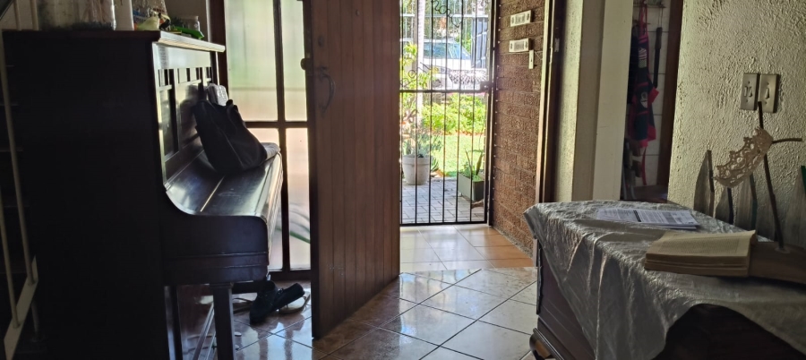 5 Bedroom Property for Sale in Pretoria Gardens Gauteng
