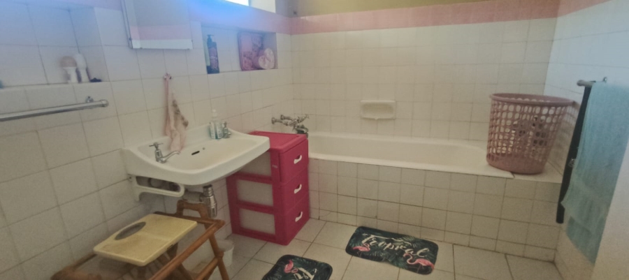 5 Bedroom Property for Sale in Pretoria Gardens Gauteng