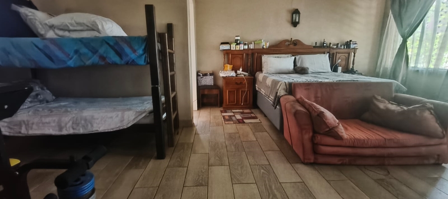 5 Bedroom Property for Sale in Pretoria Gardens Gauteng