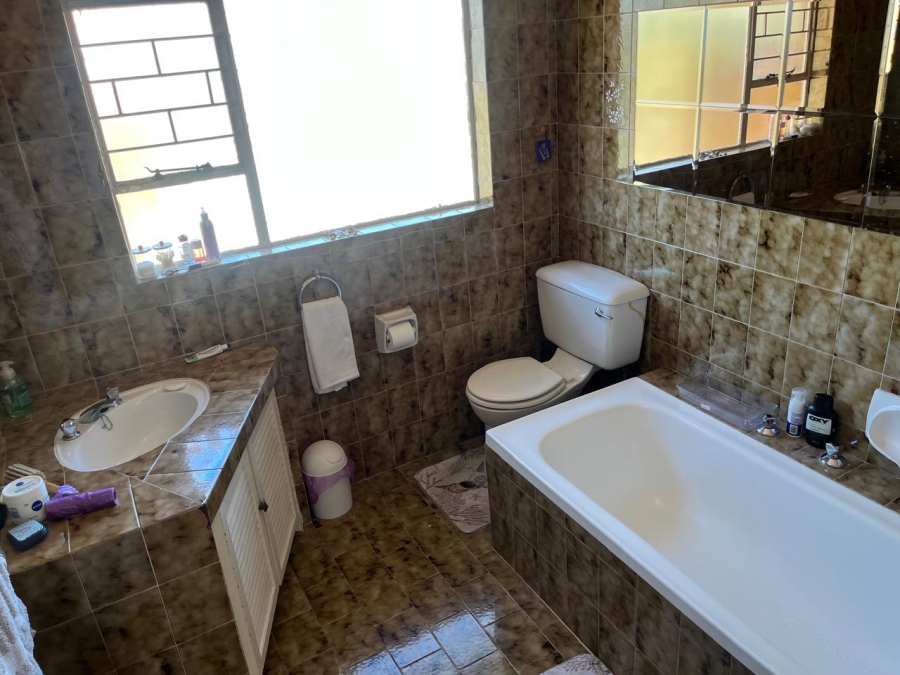 3 Bedroom Property for Sale in Oakdene Gauteng