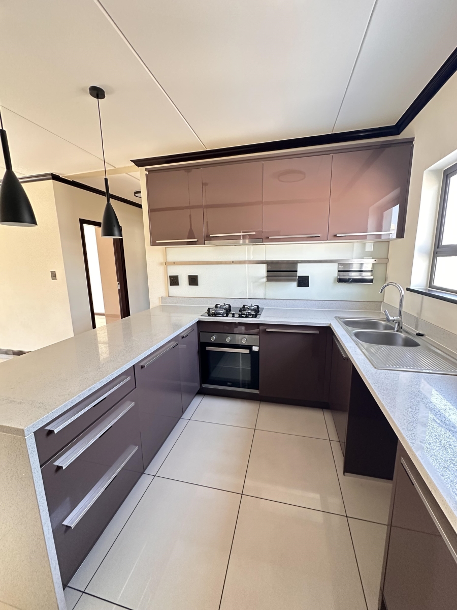 2 Bedroom Property for Sale in Blue Hills Gauteng