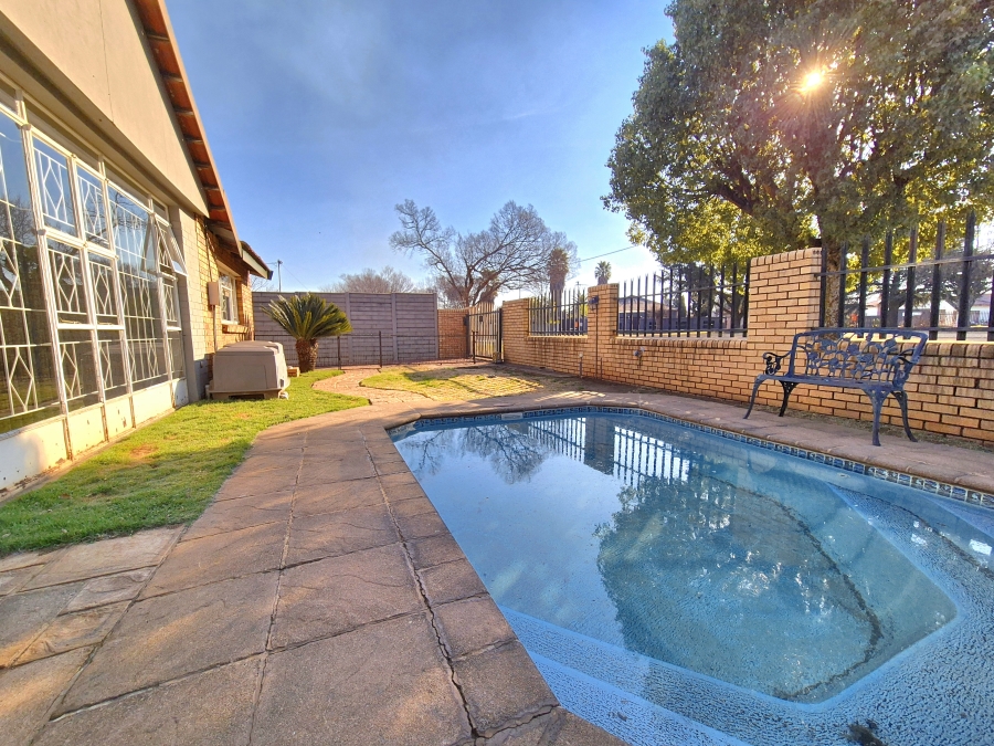 7 Bedroom Property for Sale in Dalview Gauteng