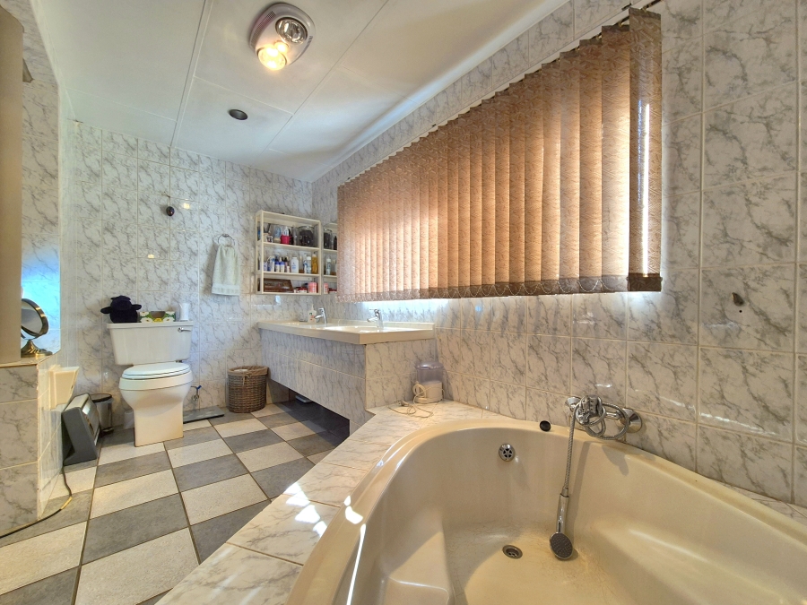 7 Bedroom Property for Sale in Dalview Gauteng