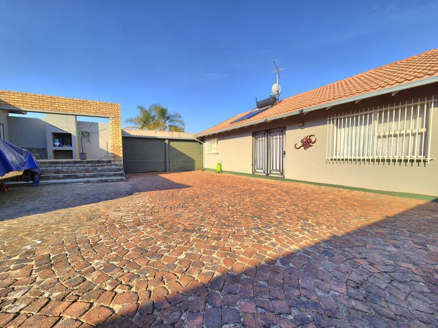 7 Bedroom Property for Sale in Dalview Gauteng