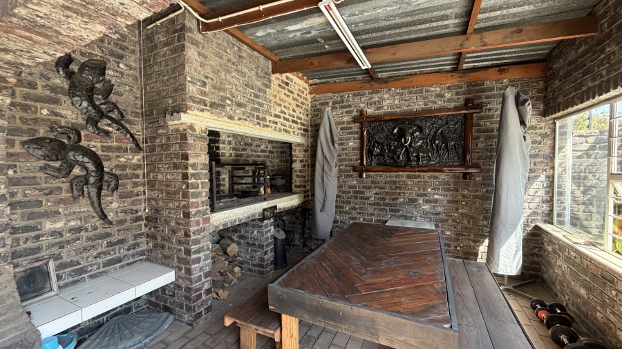 4 Bedroom Property for Sale in Farrarmere Gauteng