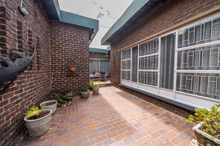 4 Bedroom Property for Sale in Farrarmere Gauteng
