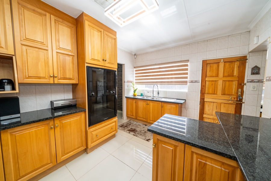 4 Bedroom Property for Sale in Farrarmere Gauteng