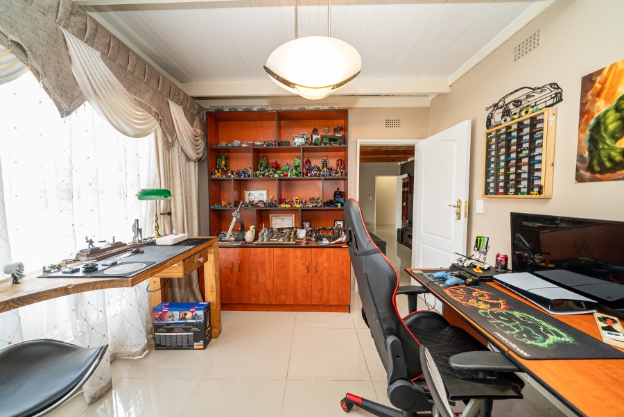 4 Bedroom Property for Sale in Farrarmere Gauteng