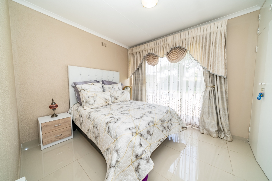 4 Bedroom Property for Sale in Farrarmere Gauteng
