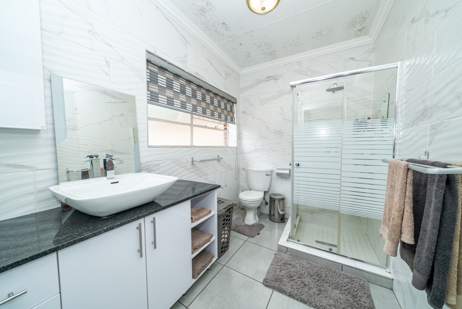 4 Bedroom Property for Sale in Farrarmere Gauteng