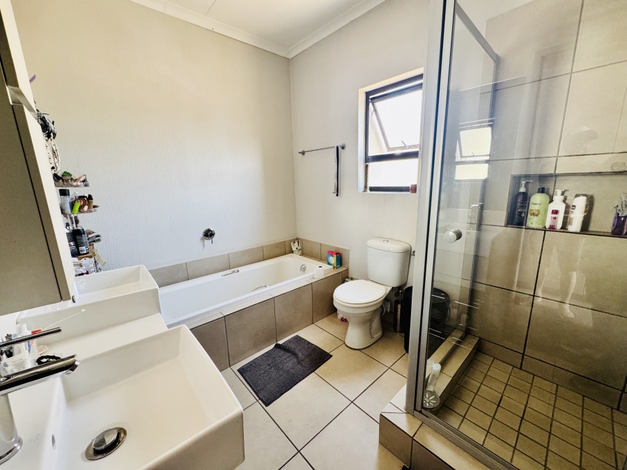 2 Bedroom Property for Sale in Broadacres Gauteng