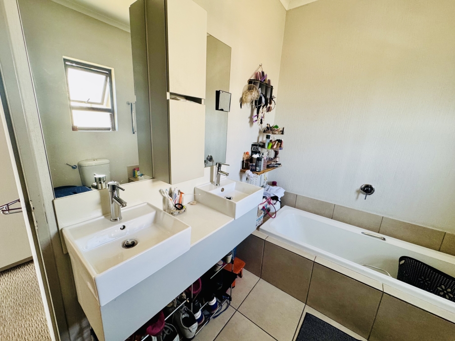 2 Bedroom Property for Sale in Broadacres Gauteng