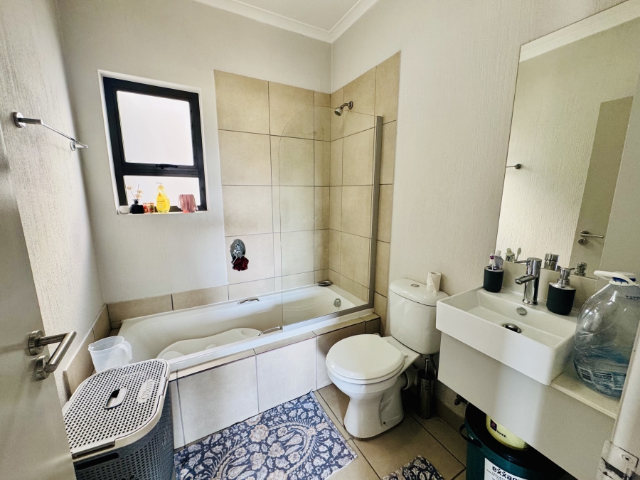 2 Bedroom Property for Sale in Broadacres Gauteng