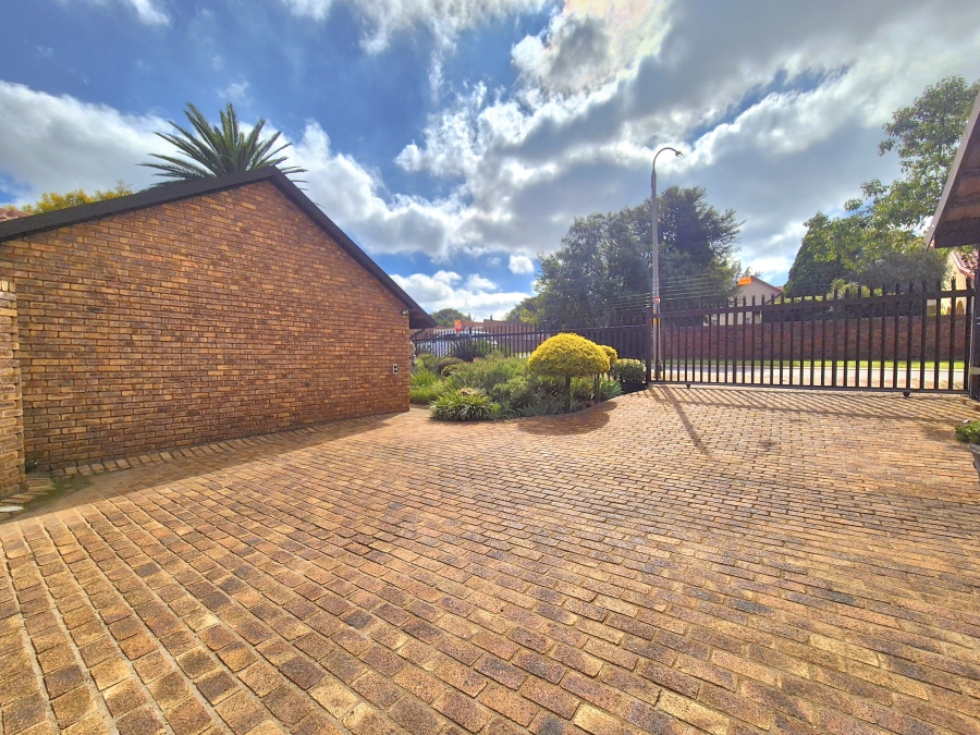 To Let 1 Bedroom Property for Rent in Sunward Park Gauteng