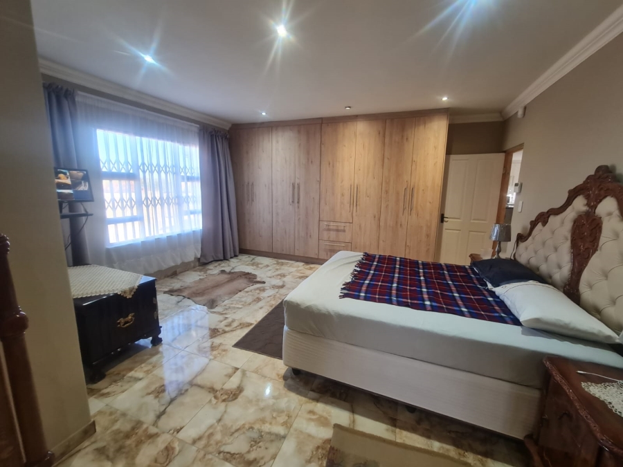 3 Bedroom Property for Sale in Vaaloewer Gauteng
