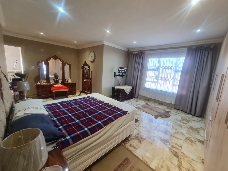 3 Bedroom Property for Sale in Vaaloewer Gauteng