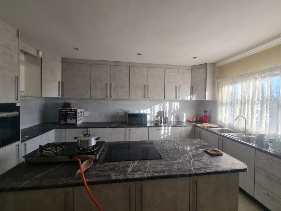 3 Bedroom Property for Sale in Vaaloewer Gauteng