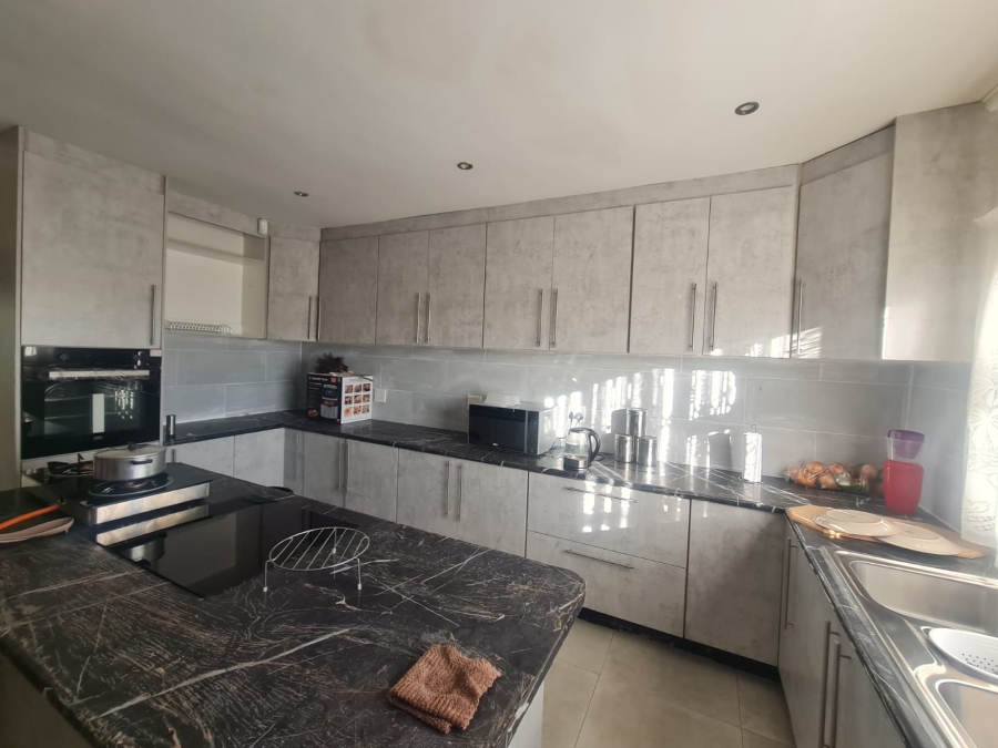 3 Bedroom Property for Sale in Vaaloewer Gauteng