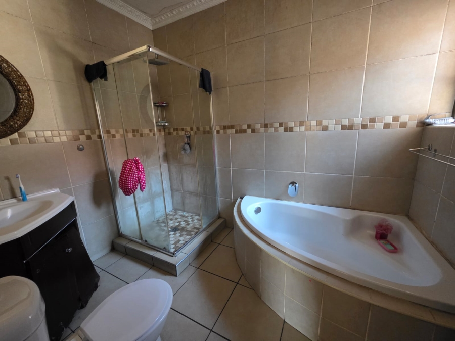 3 Bedroom Property for Sale in Vanderbijlpark SE 6 Gauteng