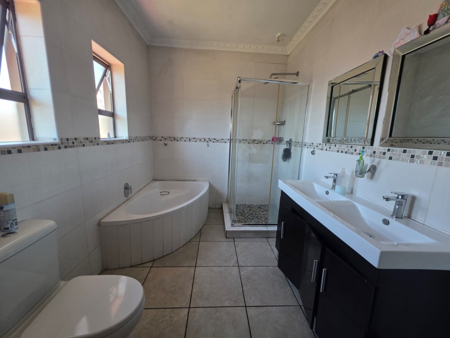 3 Bedroom Property for Sale in Vanderbijlpark SE 6 Gauteng