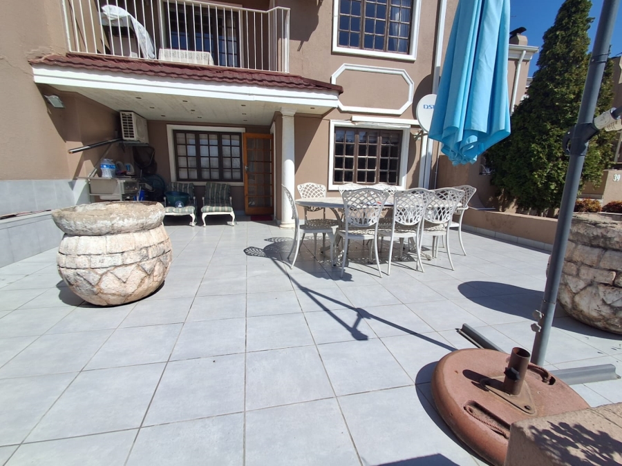 2 Bedroom Property for Sale in Peacehaven Gauteng