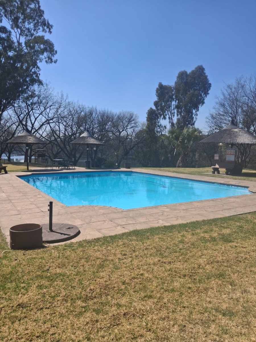 2 Bedroom Property for Sale in Peacehaven Gauteng