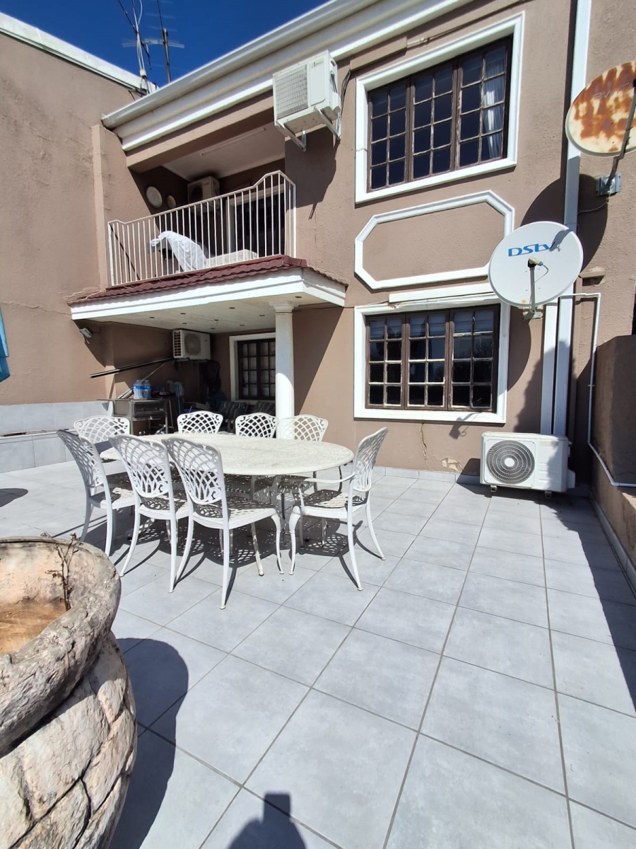 2 Bedroom Property for Sale in Peacehaven Gauteng