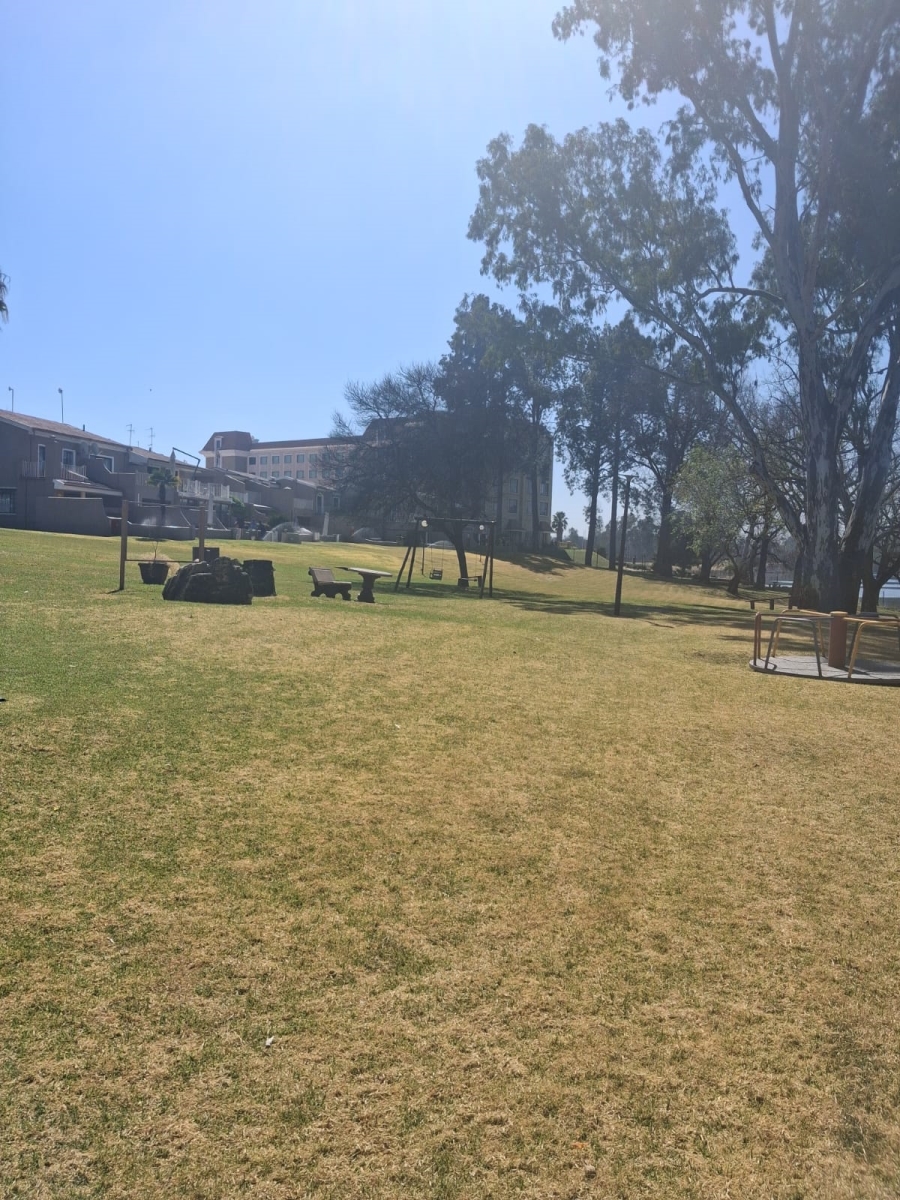 2 Bedroom Property for Sale in Peacehaven Gauteng