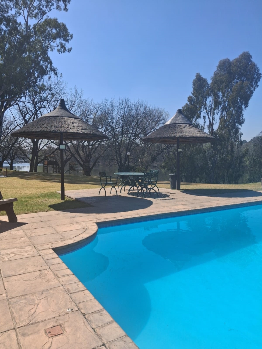 2 Bedroom Property for Sale in Peacehaven Gauteng